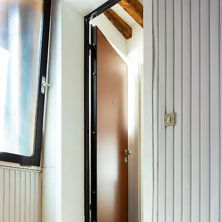 Hostmate - - Salizada 아파트